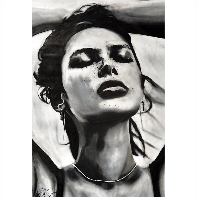 Acrylglasbild Ausdrucksstarkes Porträt einer Frau in Schwarz Weiß Hochformat