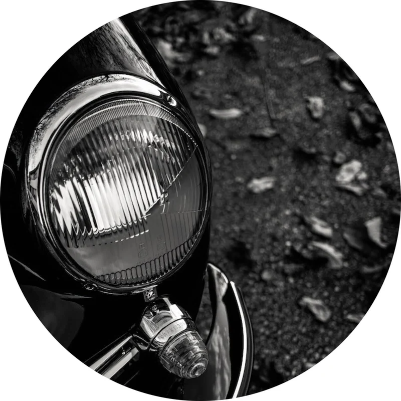 Aluminiumbild Elegante Oldtimer Scheinwerfer Kreis