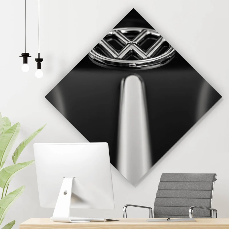 Poster Glänzendes Emblem auf schwarzem Autolack Raute