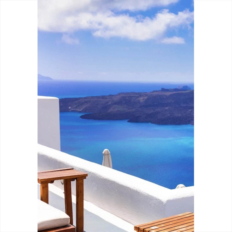 Poster Mediterrane Terrasse mit atemberaubendem Meerblick Hochformat