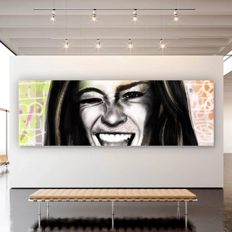 Leinwandbild Junge Frau zeigt rebellische Geste Panorama