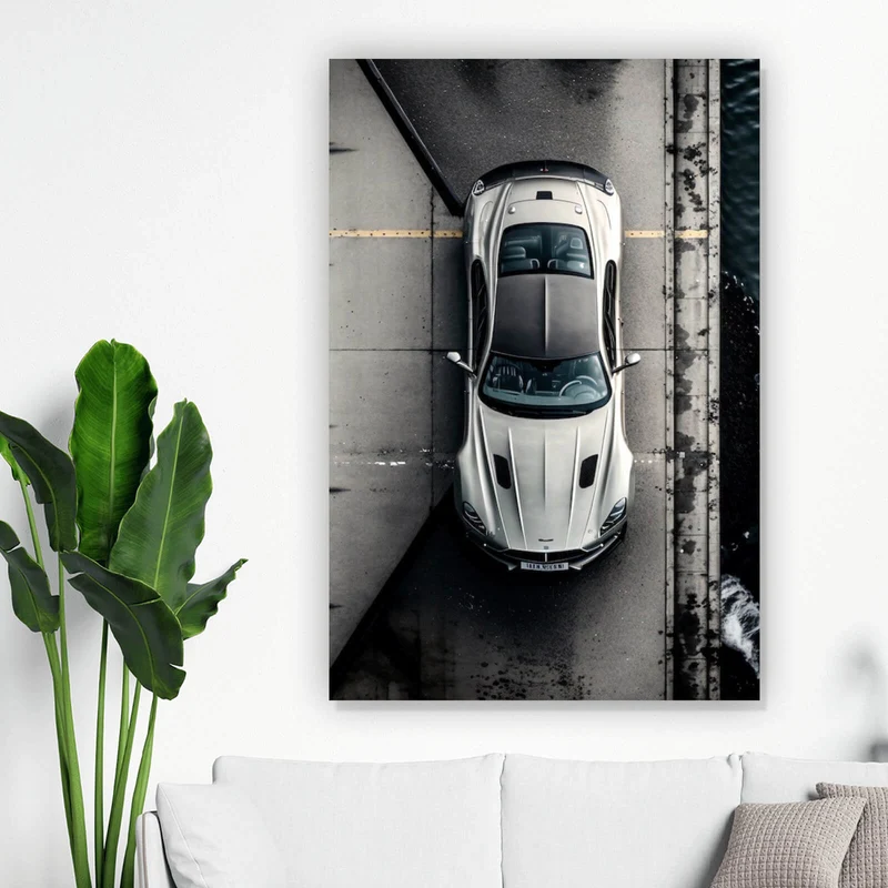 Poster Elegantes Auto auf Brücke mit Wasser im Hintergrund Hochformat