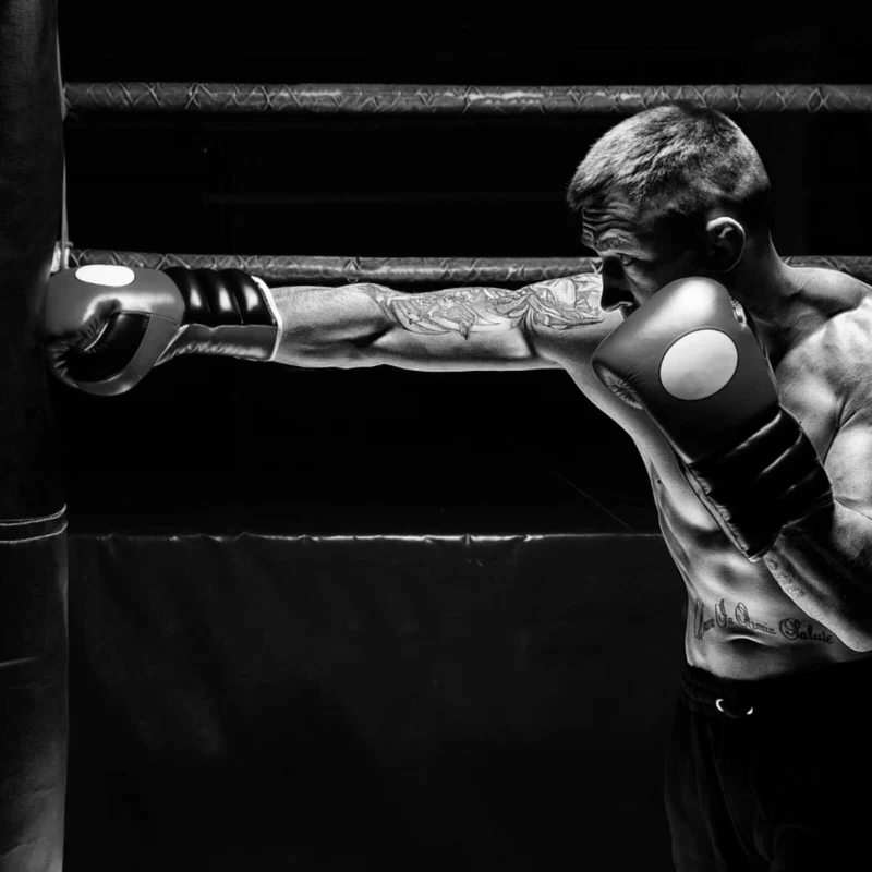 Poster Boxer im Training Schwarz Weiß Quadrat