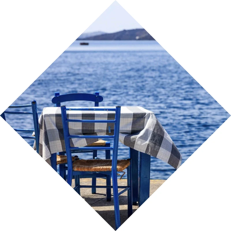 Leinwandbild Blauer Tisch am Meer Raute