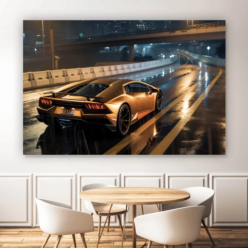 Leinwandbild Goldener Sportwagen auf nasser Straße bei Nacht Querformat