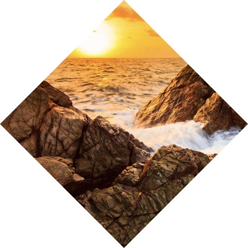Leinwandbild Sonnenuntergang über felsiger Küstenlandschaft Raute