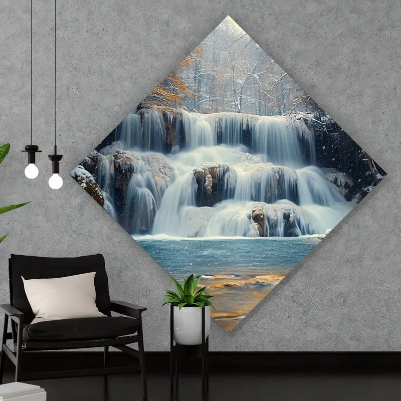 Aluminiumbild gebürstet Winterlicher Wasserfall in verschneiter Waldlandschaft Raute