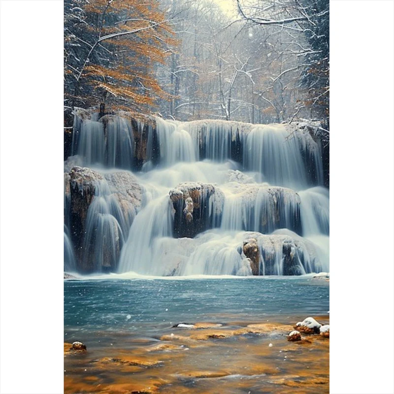 Aluminiumbild Winterlicher Wasserfall in verschneiter Waldlandschaft Hochformat
