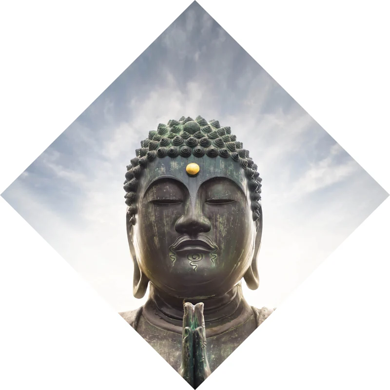 Aluminiumbild gebürstet Majestätische Buddha-Statue vor strahlendem Himmel Raute