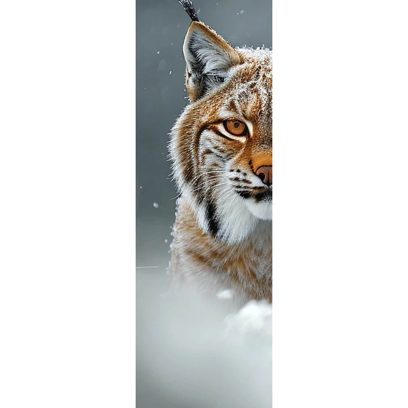 Poster Luchs im verschneiten Winterwald Panorama Hoch