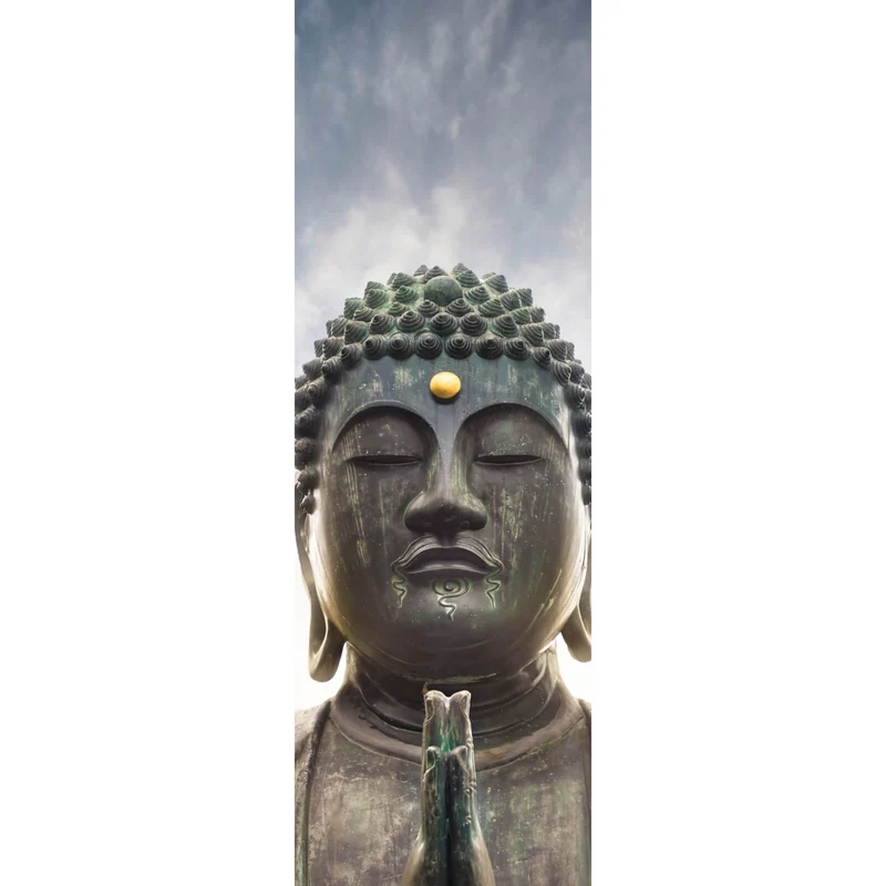 Leinwandbild Majestätische Buddha-Statue vor strahlendem Himmel Panorama Hoch