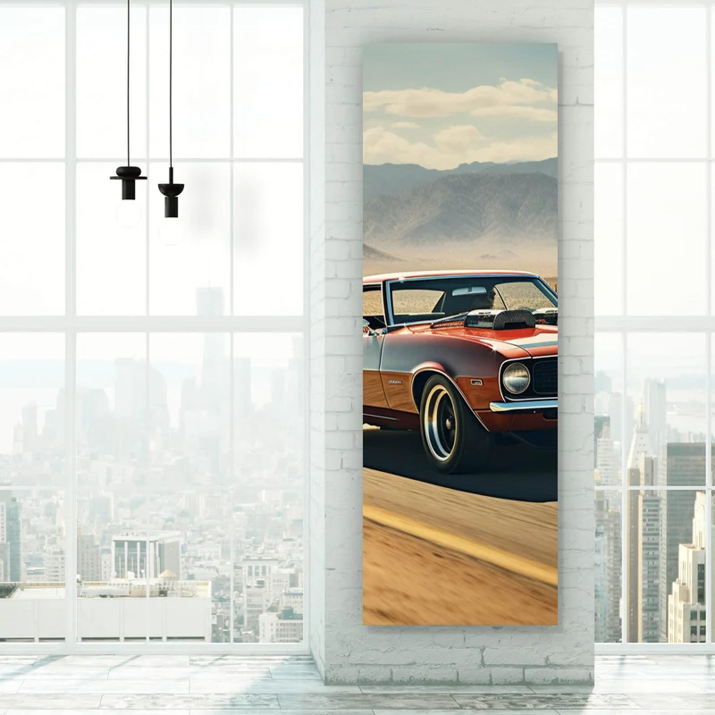 Aluminiumbild gebürstet Klassischer Muscle Car in der Wüste Panorama Hoch