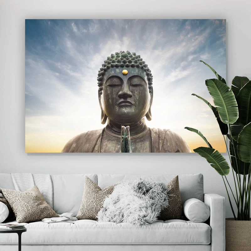 Acrylglasbild Majestätische Buddha-Statue vor strahlendem Himmel Querformat
