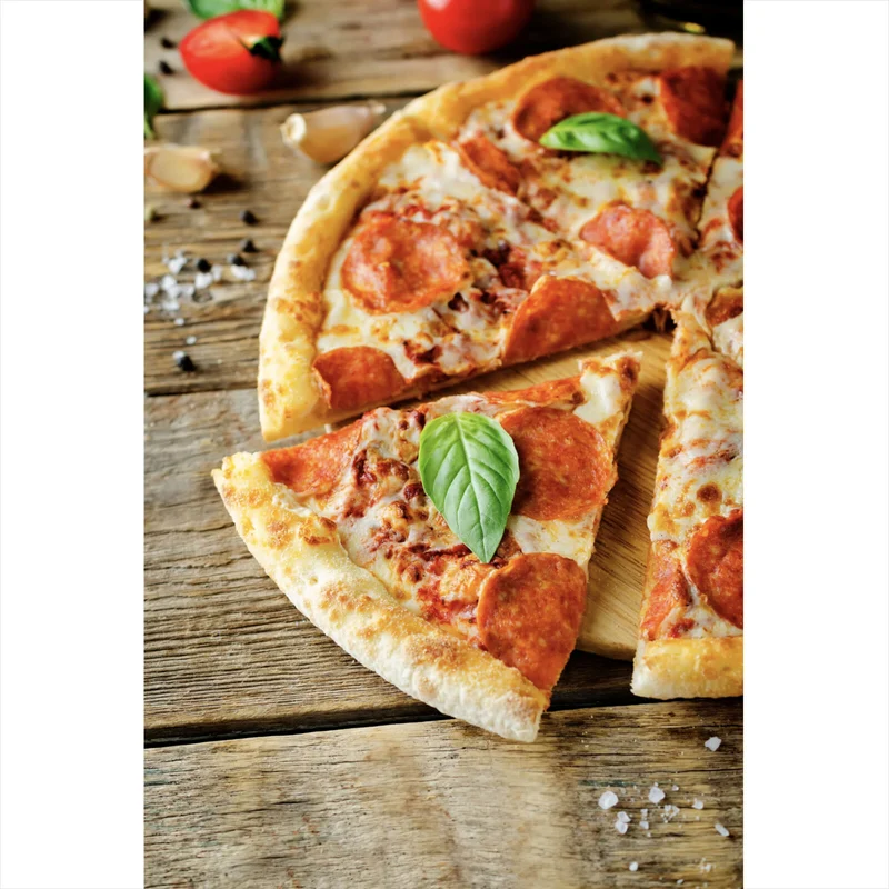 Poster Appetitliche Pizza auf Holz Hochformat