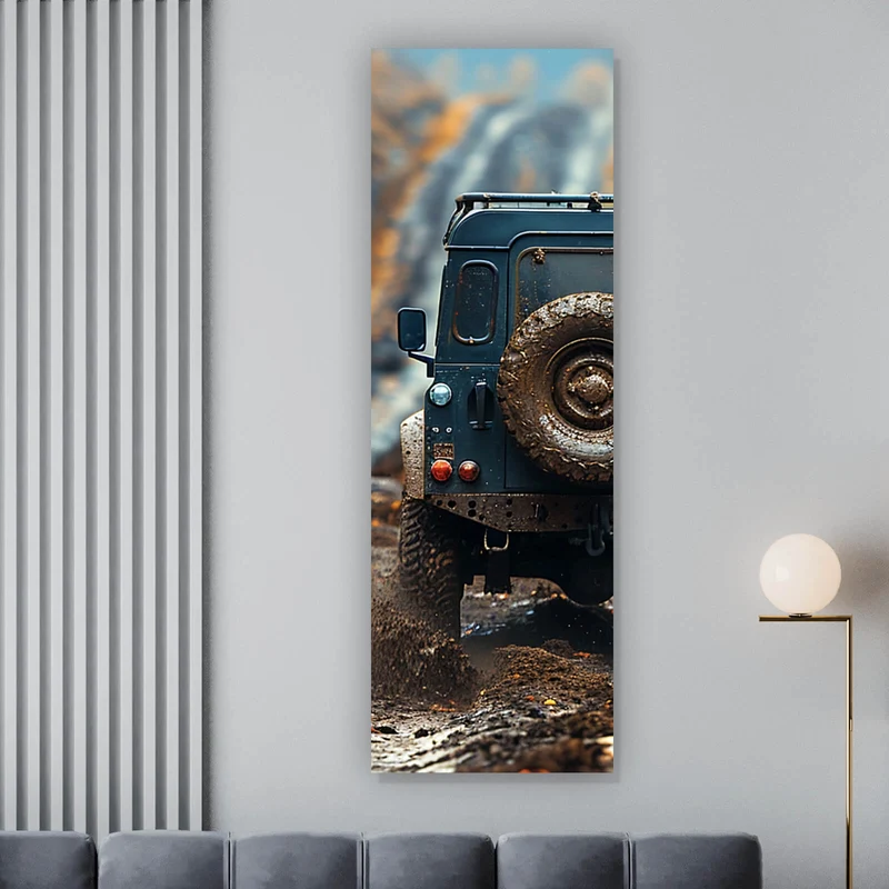 Leinwandbild Geländewagen fährt auf schlammigen Waldweg Panorama Hoch