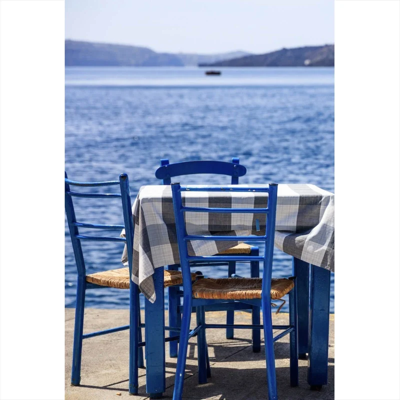 Acrylglasbild Blauer Tisch am Meer Hochformat