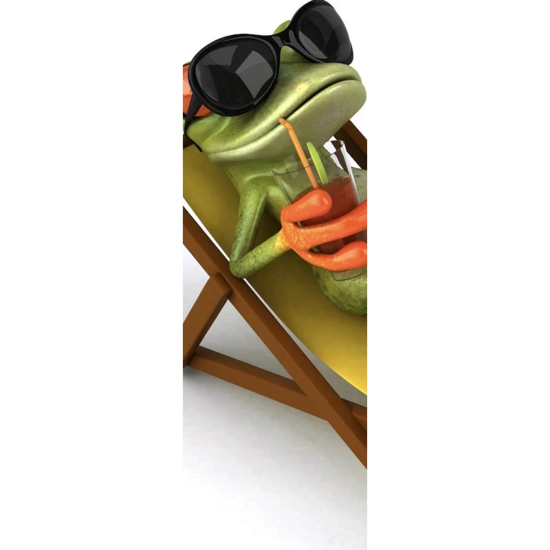 Leinwandbild Frosch entspannt auf Liegestuhl mit Getränk Panorama Hoch