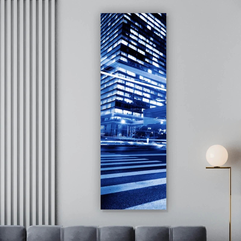 Poster Nachtaufnahme einer Stadtstraße mit Hochhäusern Panorama Hoch